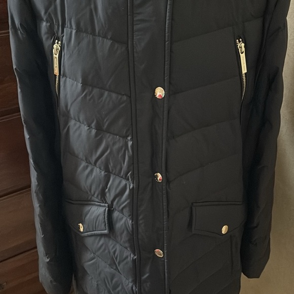 Michael Kors Black Quilted Puffer Coat with Fur Trim. - Picture 3 of 10